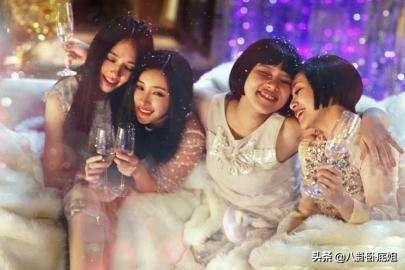 女明星风光不在，肩扛手拎留守的豪门孕妻挺大肚子出街面容憔悴