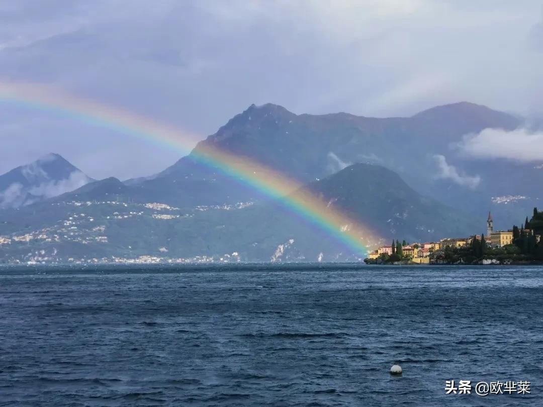 那些彩虹的摄影碎片，反射着诗的光芒。