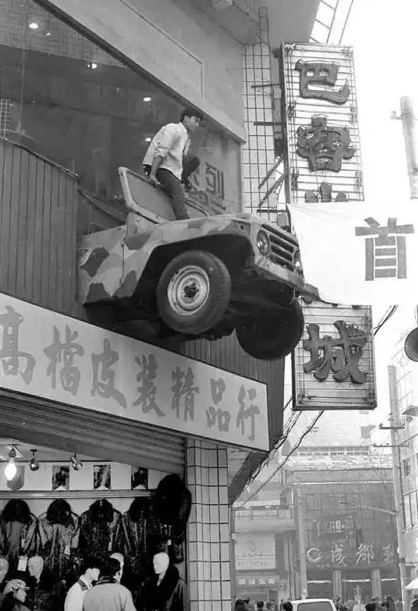 从“成都第一路”到“百万富翁流水线”，这条百年金街经历什么