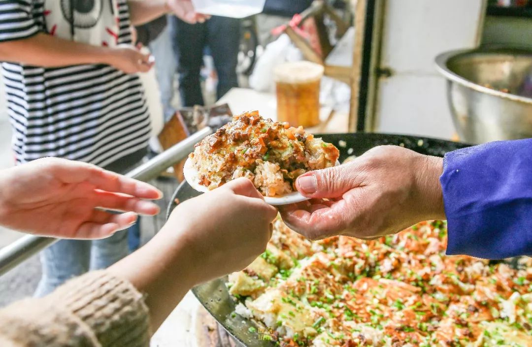 排队两小时，吃饭十分钟？传说中的老字号，真的值得排队吗？