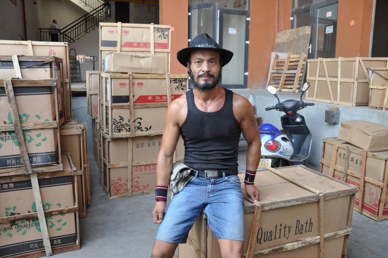 板车哥装卸货物,板车哥装卸货车