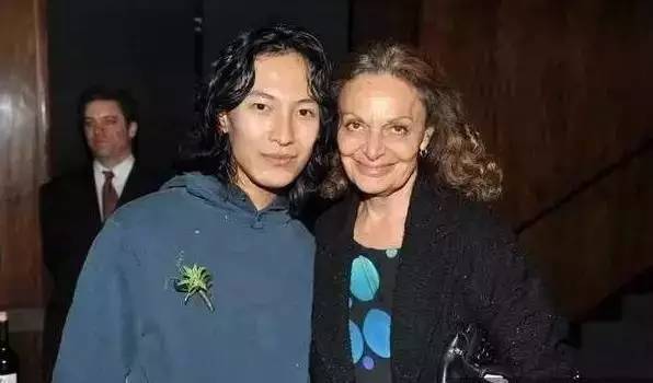 看时装周秀场vlog,时装周的深度解析