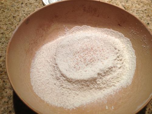 小苏打食用碱酵母哪个发面好,食用碱和小苏打的成分都是什么