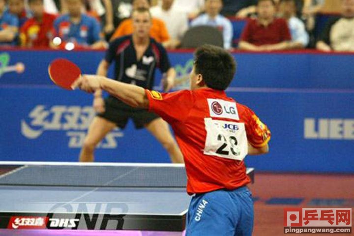 平高球压底线的技巧,放高球是摩擦还是撞击