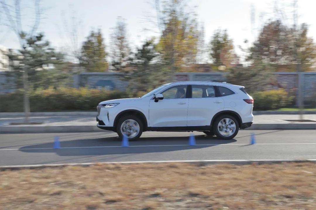 最新款哈弗h6试驾,哈弗h62020款驾驶感受