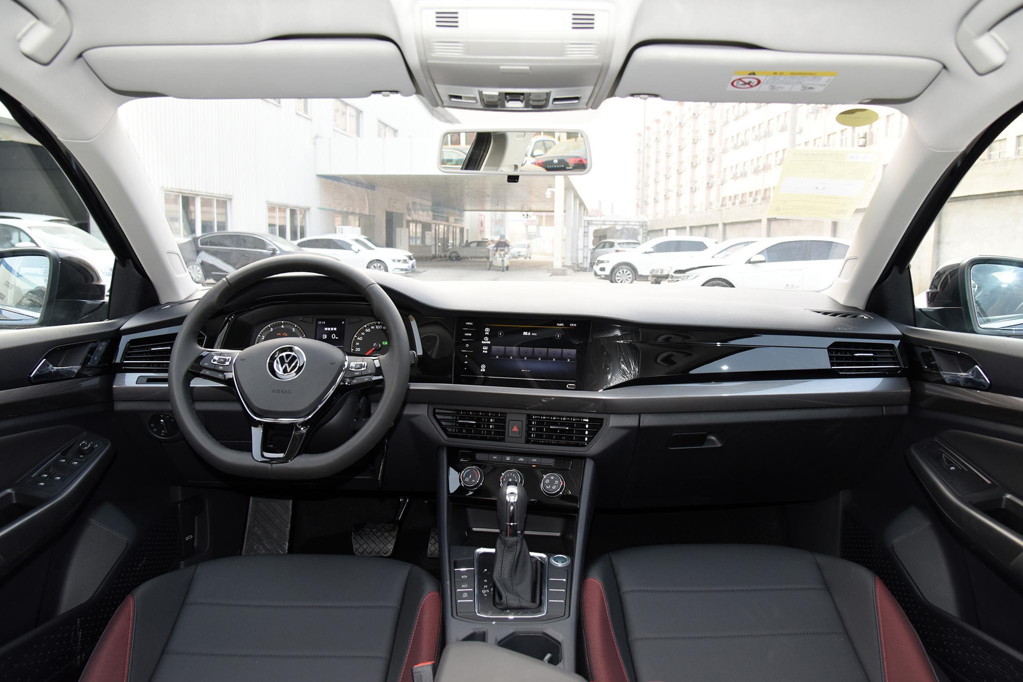 新款伊兰特对比宝来,买伊兰特还是轩逸比较纠结