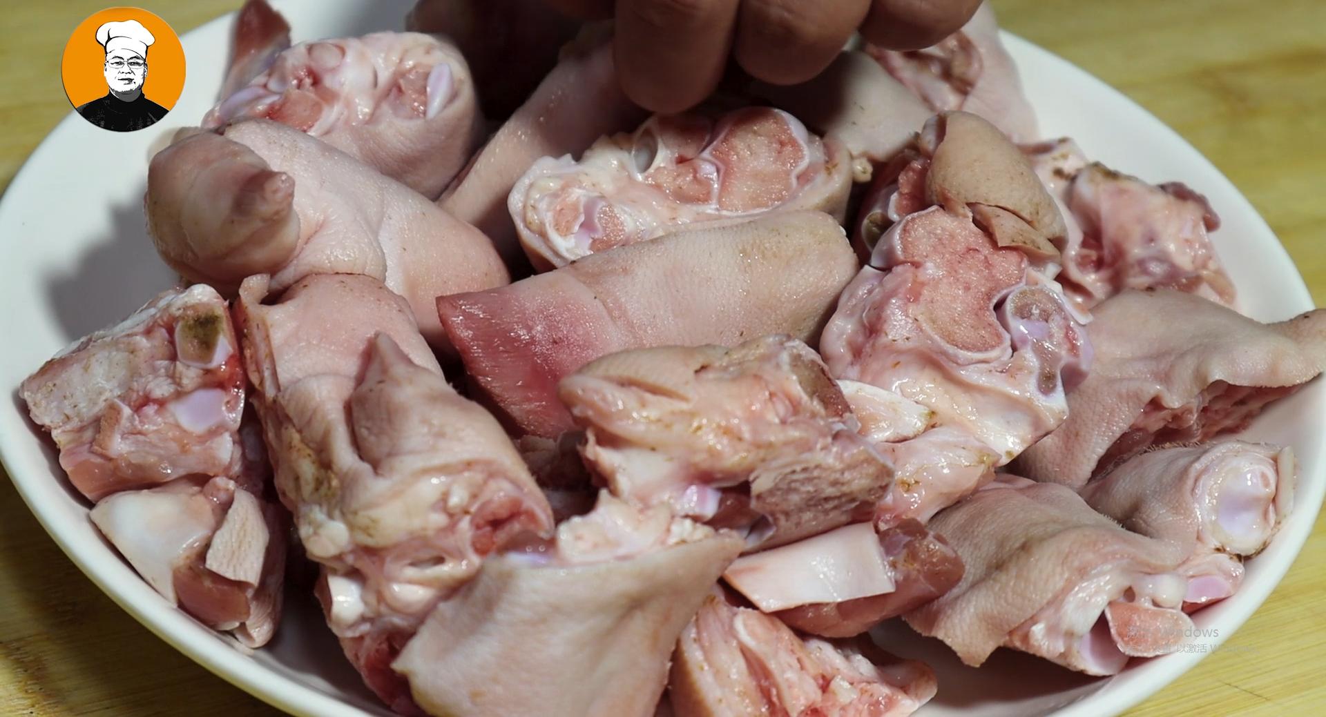 花生红烧猪蹄怎么做才软烂不腥臭,猪蹄焖花生米怎样做才不会黑