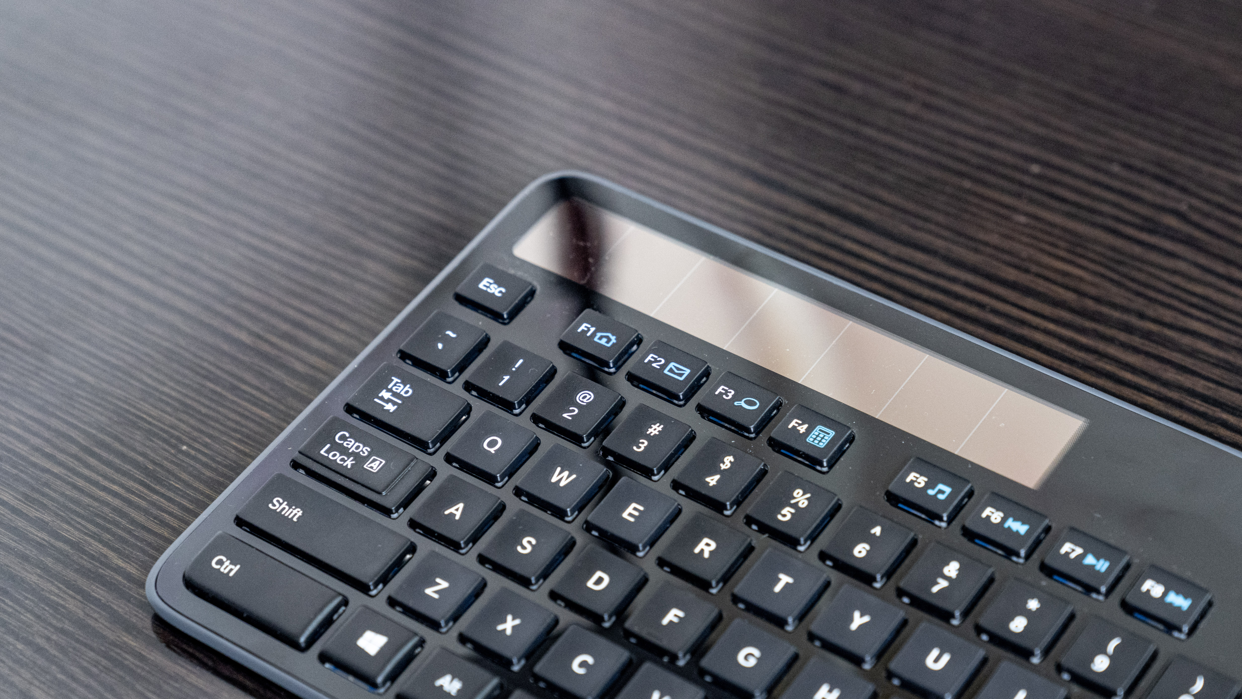 罗技键盘780和罗技k750,罗技k750无线键盘有电池的吗