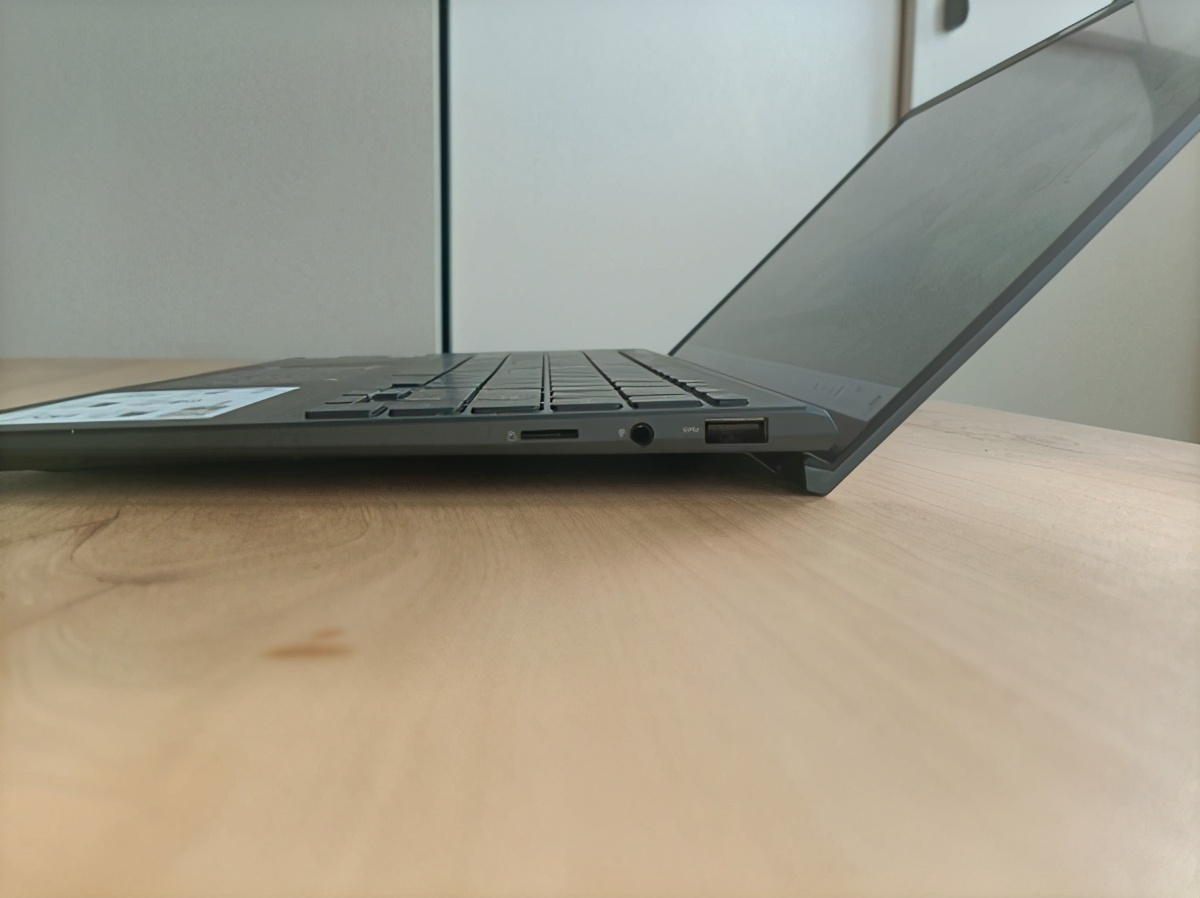 华硕灵耀x凌锋重量究竟是多少,华硕灵耀x凌锋2.8k屏幕