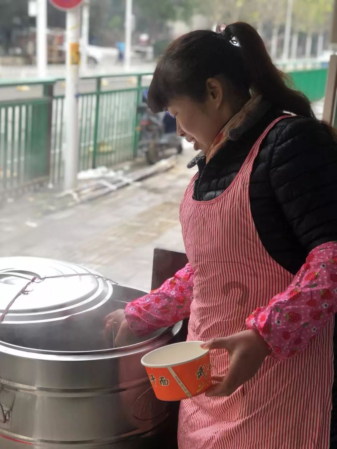 牛肉包子、热干面和豆皮，寻找传说中的武汉老武锅“三大金刚”