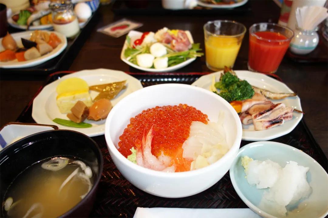 霓虹干饭人，用早餐开启元气满满的一天