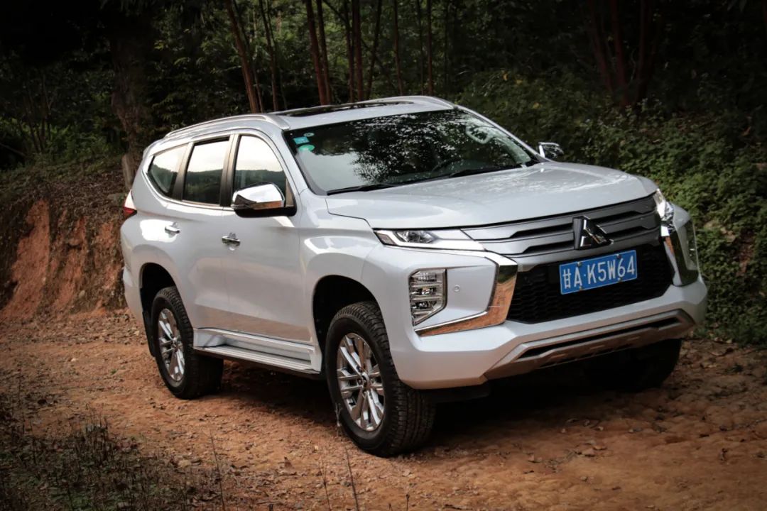 试驾三菱帕杰罗劲畅3.0,20款三菱帕杰罗劲畅3.0越野测试