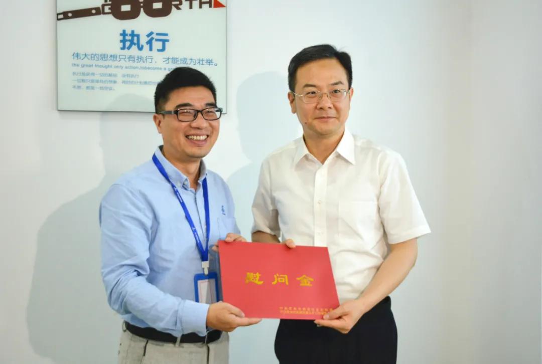 春节慰问送真情心系军休干部,领导看望慰问优秀人才