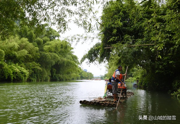 遇龙河乘竹筏漂流，打卡20元人民币取景地，漓江山水画卷尽收眼底