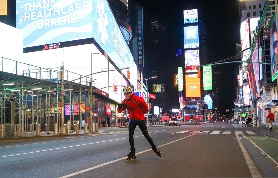 轮滑新手要从哪里开始学,学轮滑怎么学