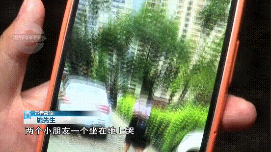 监控拍下揪心一幕打孩子,监控拍下揪心一幕婴儿哭闹