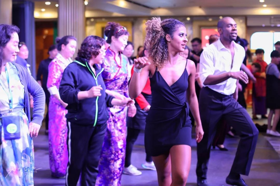 带着父母坐游轮到日本旅游,搭上邮轮去带着全家去旅行