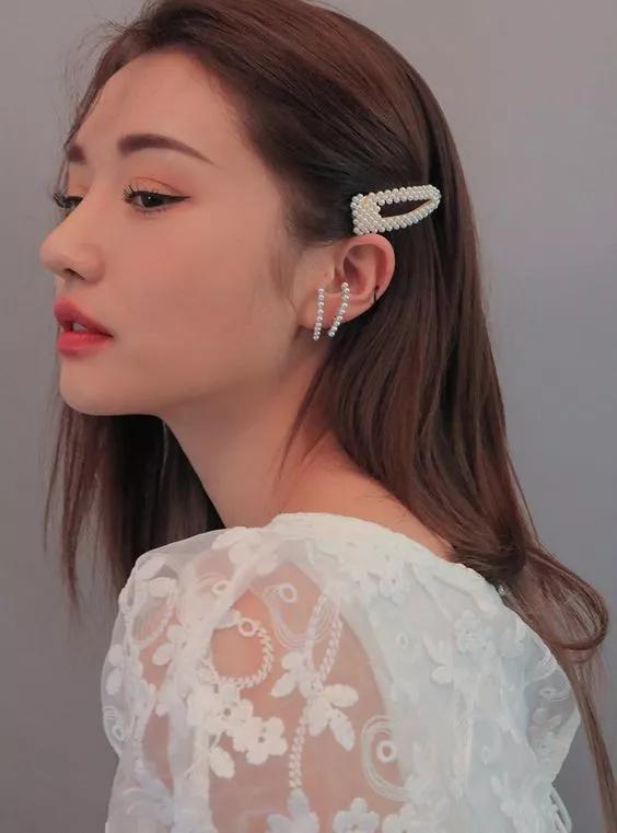 怎么避免头发被风吹的很乱,怎么避免头发被风吹得很高