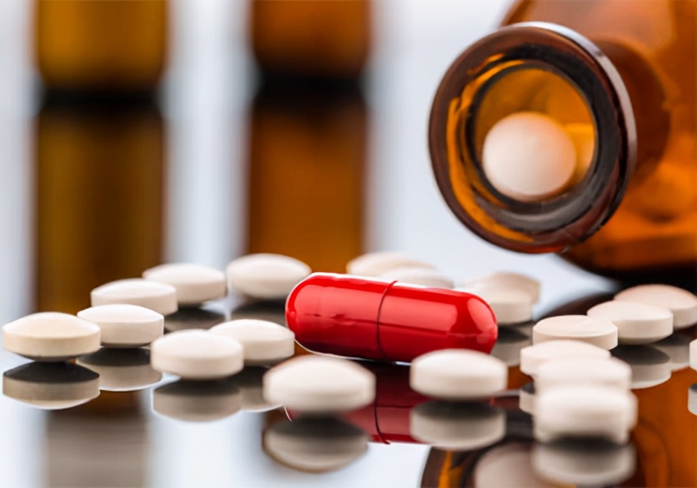 狗狗受凉打喷嚏呕吐,狗狗呕吐要怎么办最有效的方法