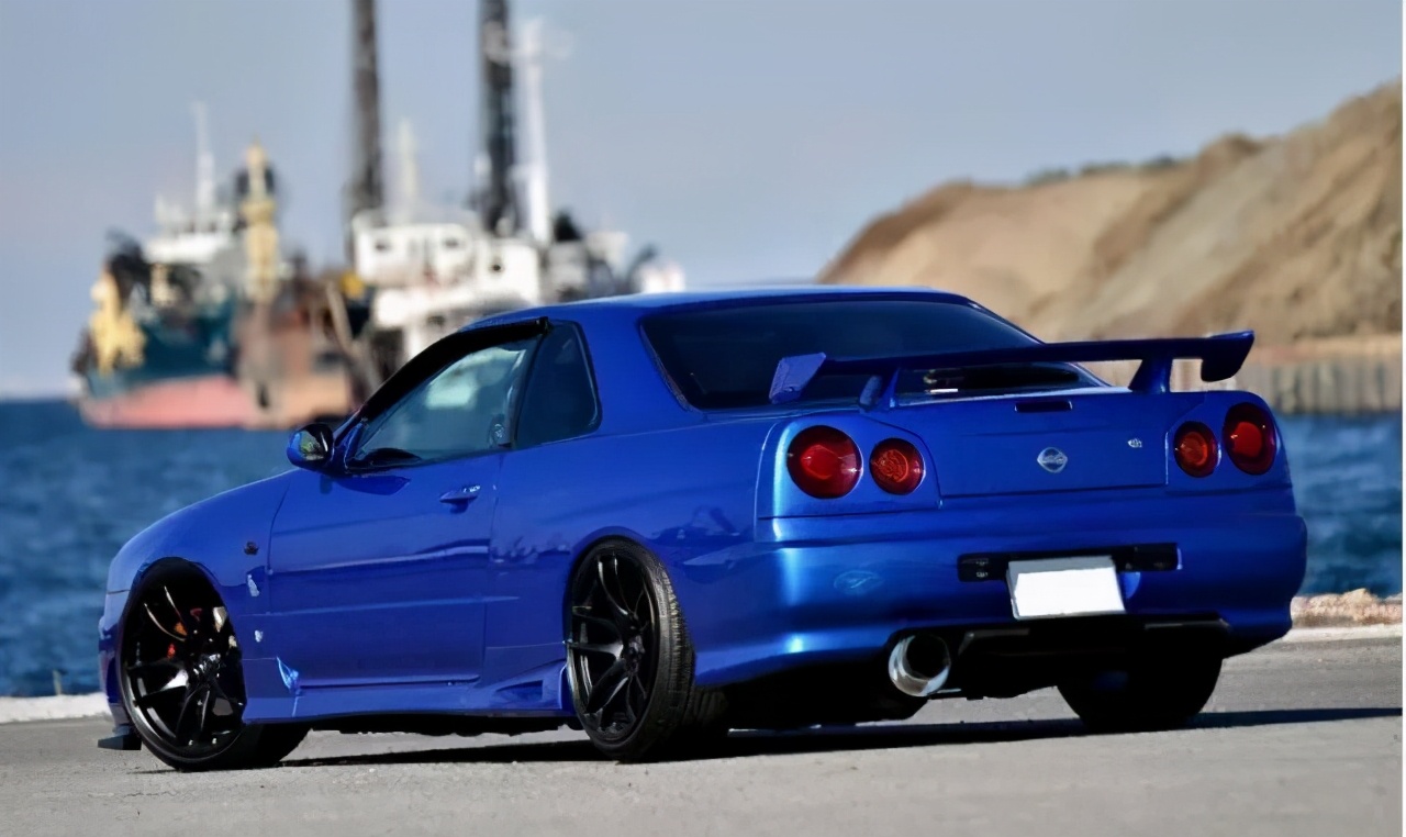 日产gt-r和skyline的区别,老款日产skylinegtr战神