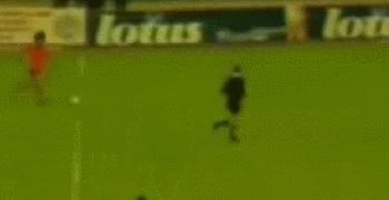 “球圣”的5大神技：飞翔的荷兰人为足球插上艺术的翅膀