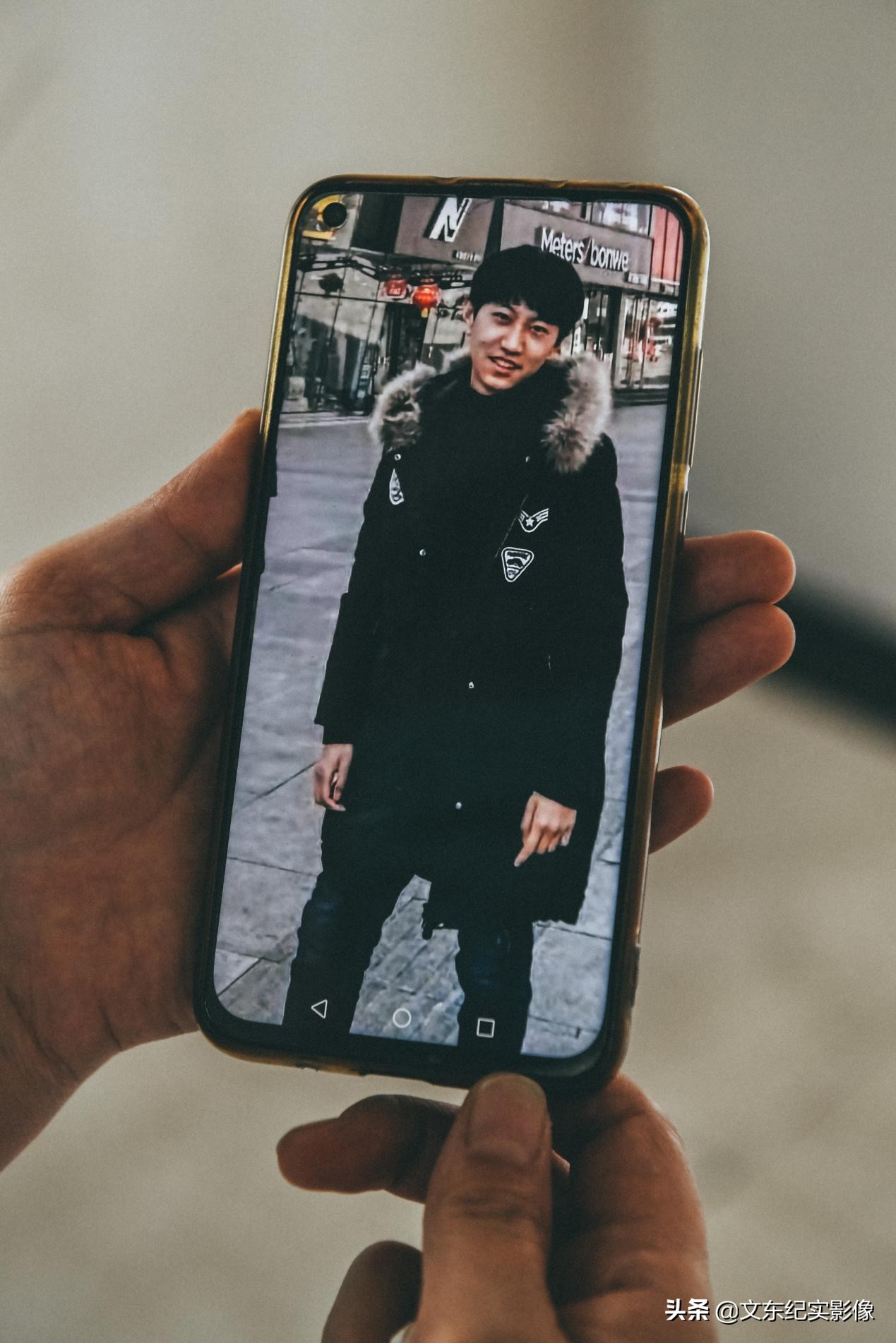 男生体验生孩子18级的痛苦,18岁小伙遭遇意外父亲泪流满面