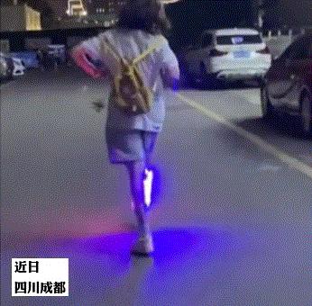 连​她也要被质疑靠腿炒作？