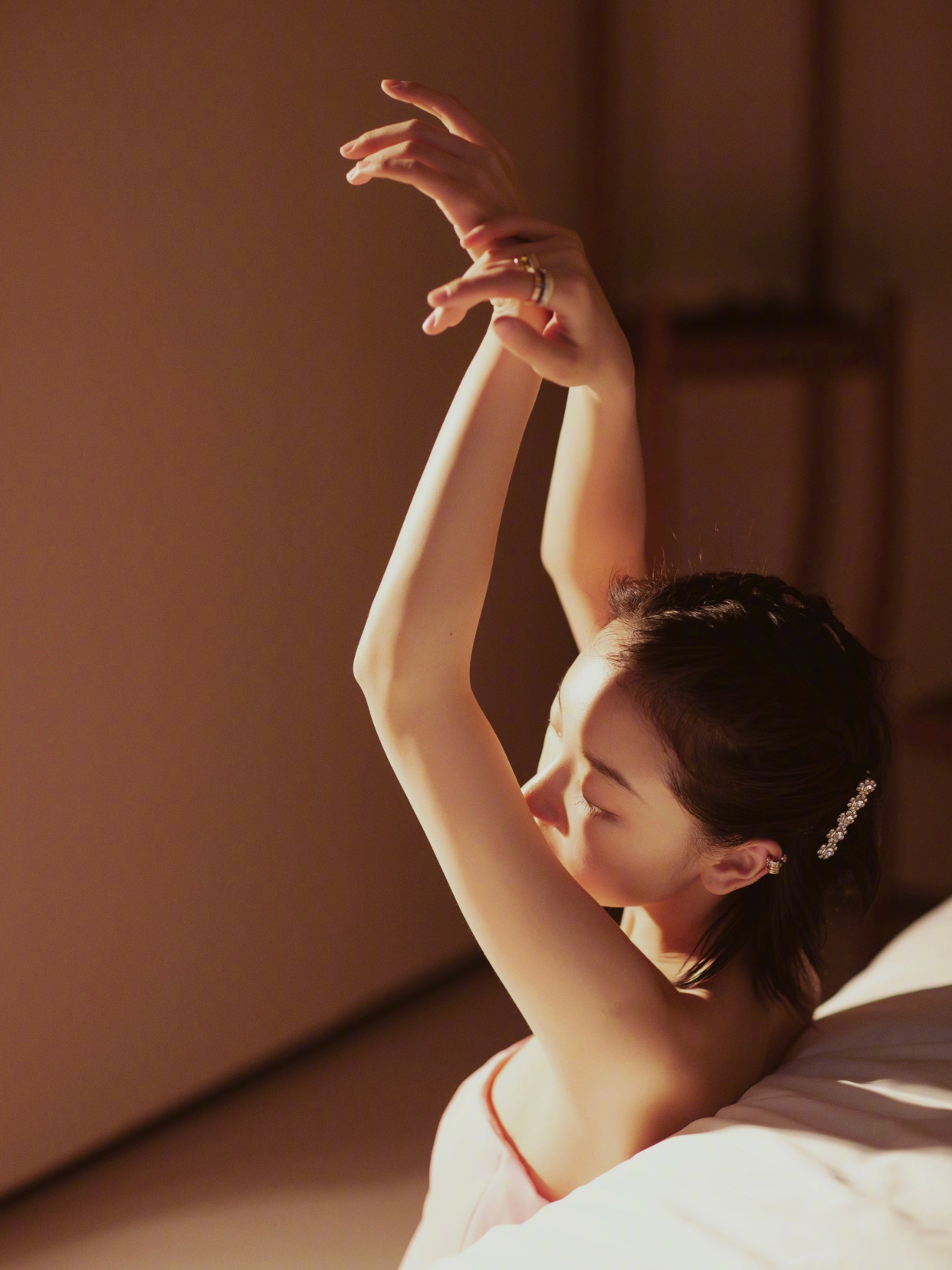 周冬雨身高162是真的吗,周冬雨162度穿衣打扮