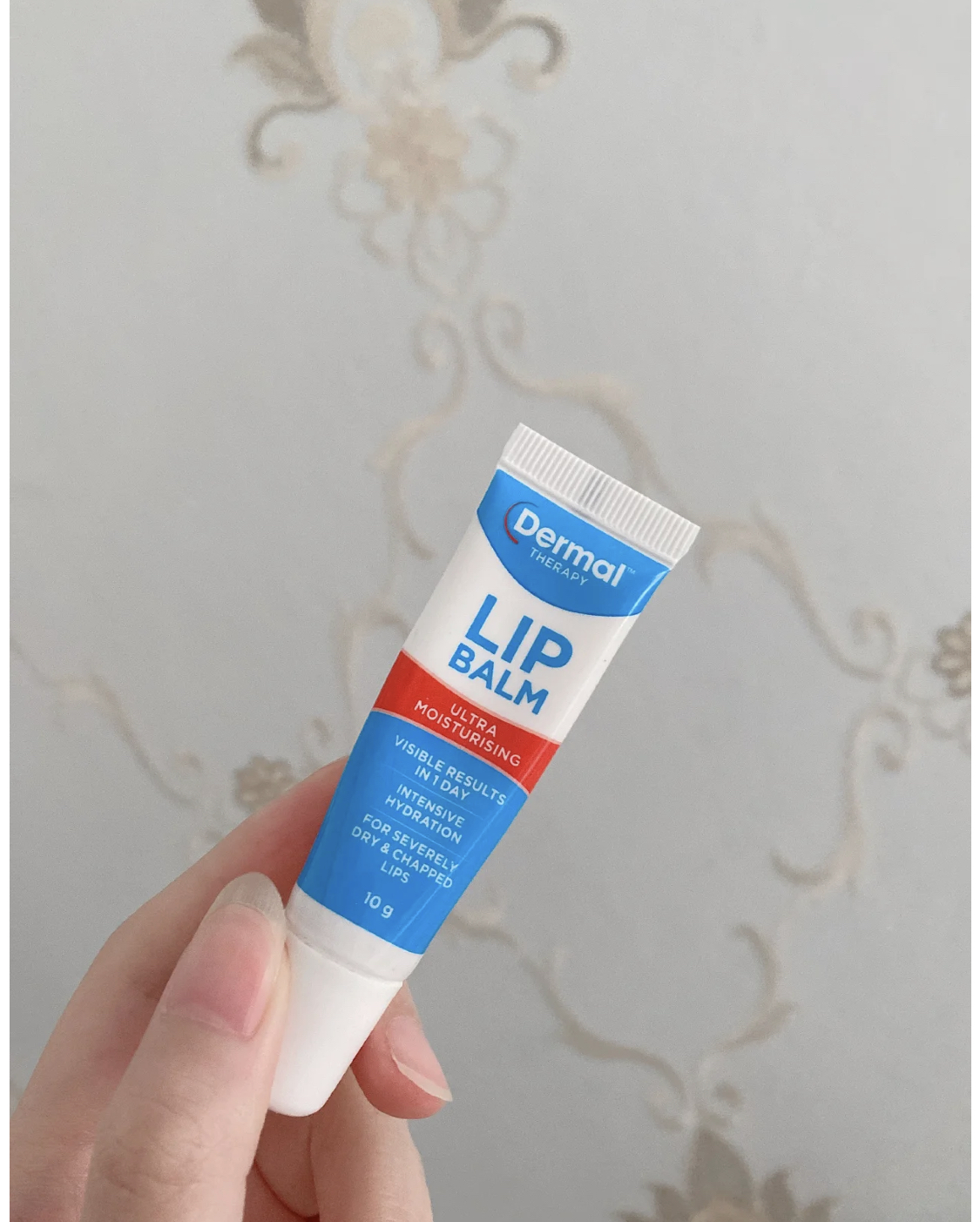 滋润橘色唇膏推荐哪款好用 (平价润唇膏去死皮滋润测评)