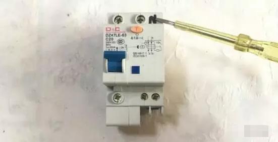 空开和漏保正确的接线方式怎么接,空开和漏保接线是上进下出吗