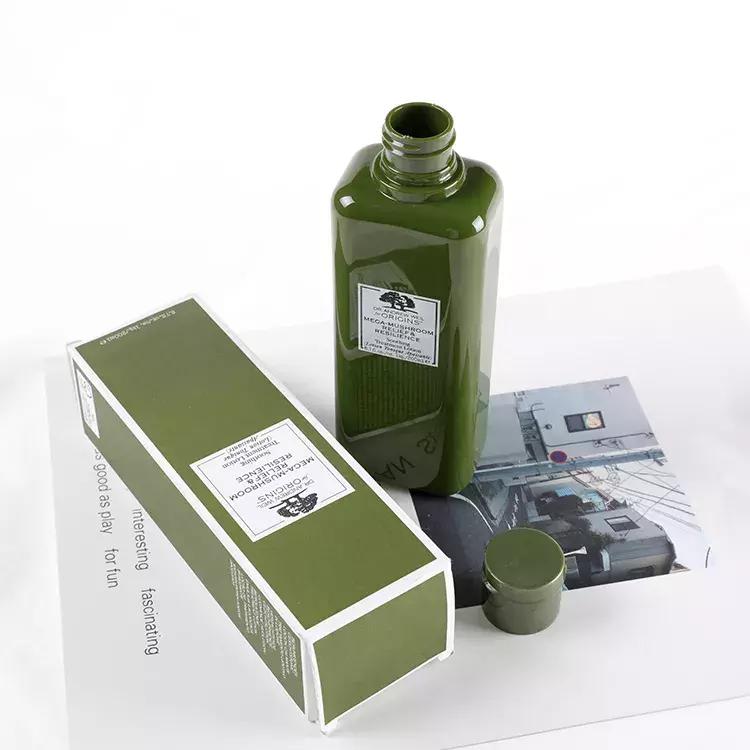 皮肤泛红脱皮长痘用什么护肤品好,18岁脸上长痘的少女用什么护肤品