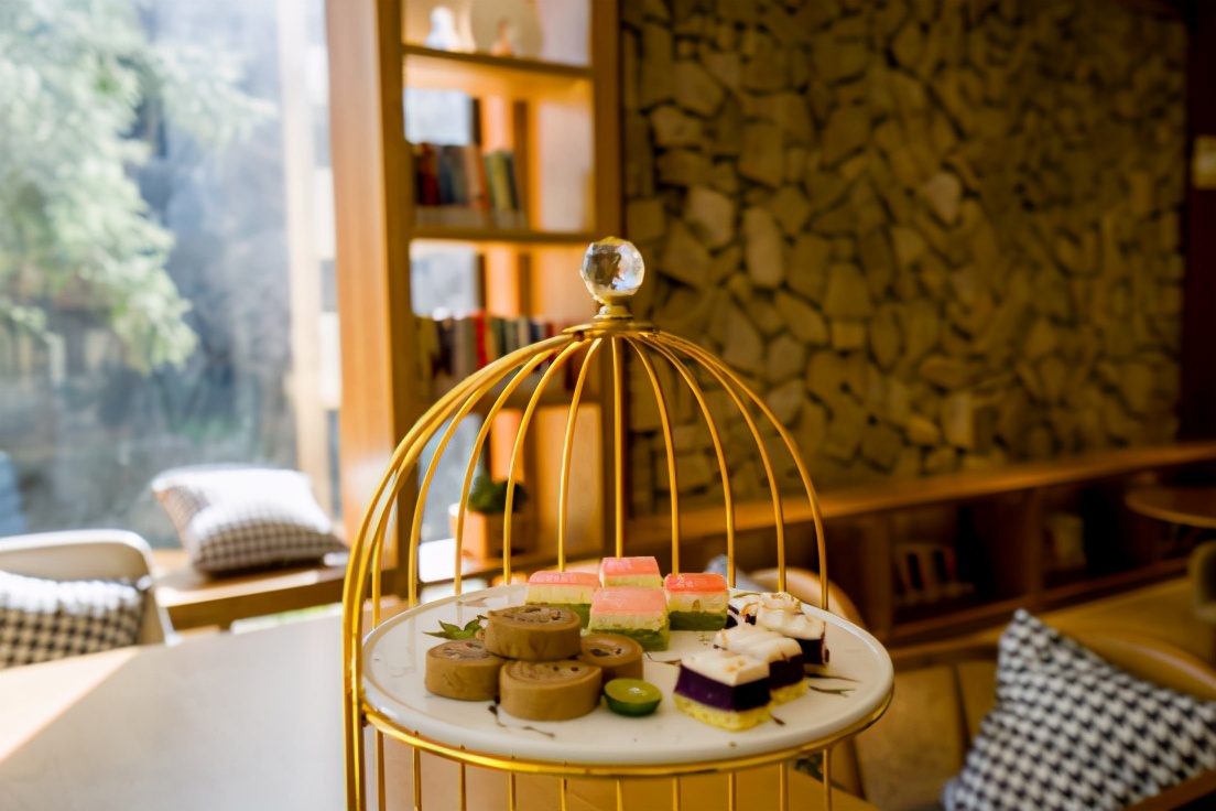 商量岗内的这家酒店，四季气候适宜居住，住客宛若身处桃花源