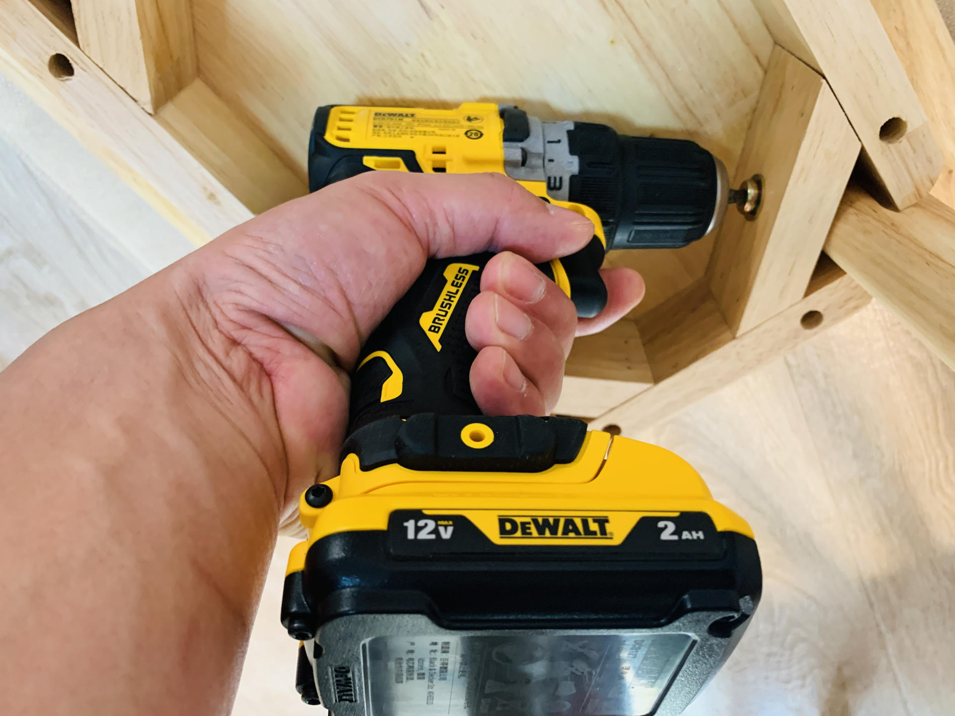 得伟电钻dcd701充满电要多久,得伟锂电钻测评