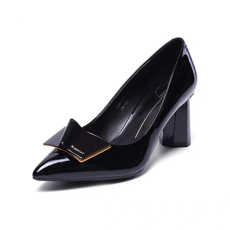 粗跟凉鞋怎么穿才更有气质？这几双随便穿，分分钟搭配出时髦感