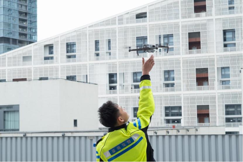 深圳交警无人机巡逻,深圳交警铁骑和机训