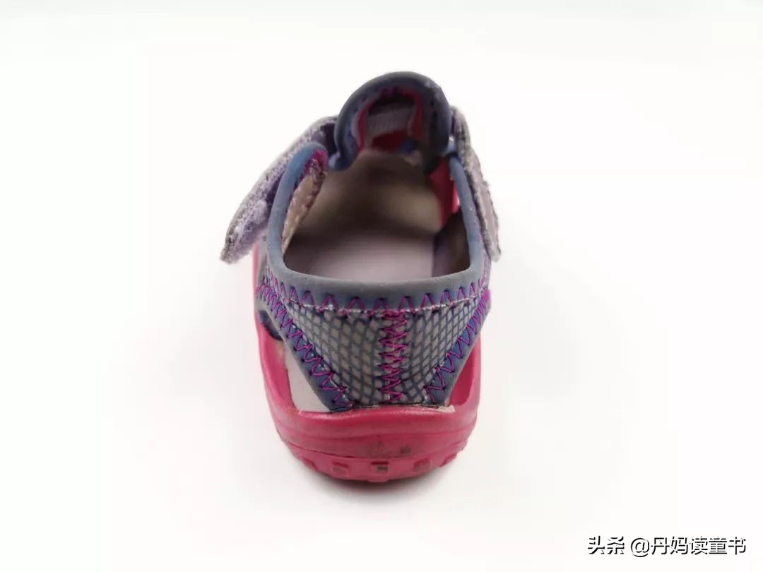 小孩穿多了凉鞋对身体的伤害,小孩子穿凉鞋会有什么影响