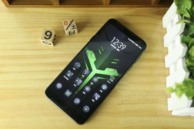 红魔mars和黑鲨helo哪个更好用,红魔mars和小米黑鲨helo哪个好