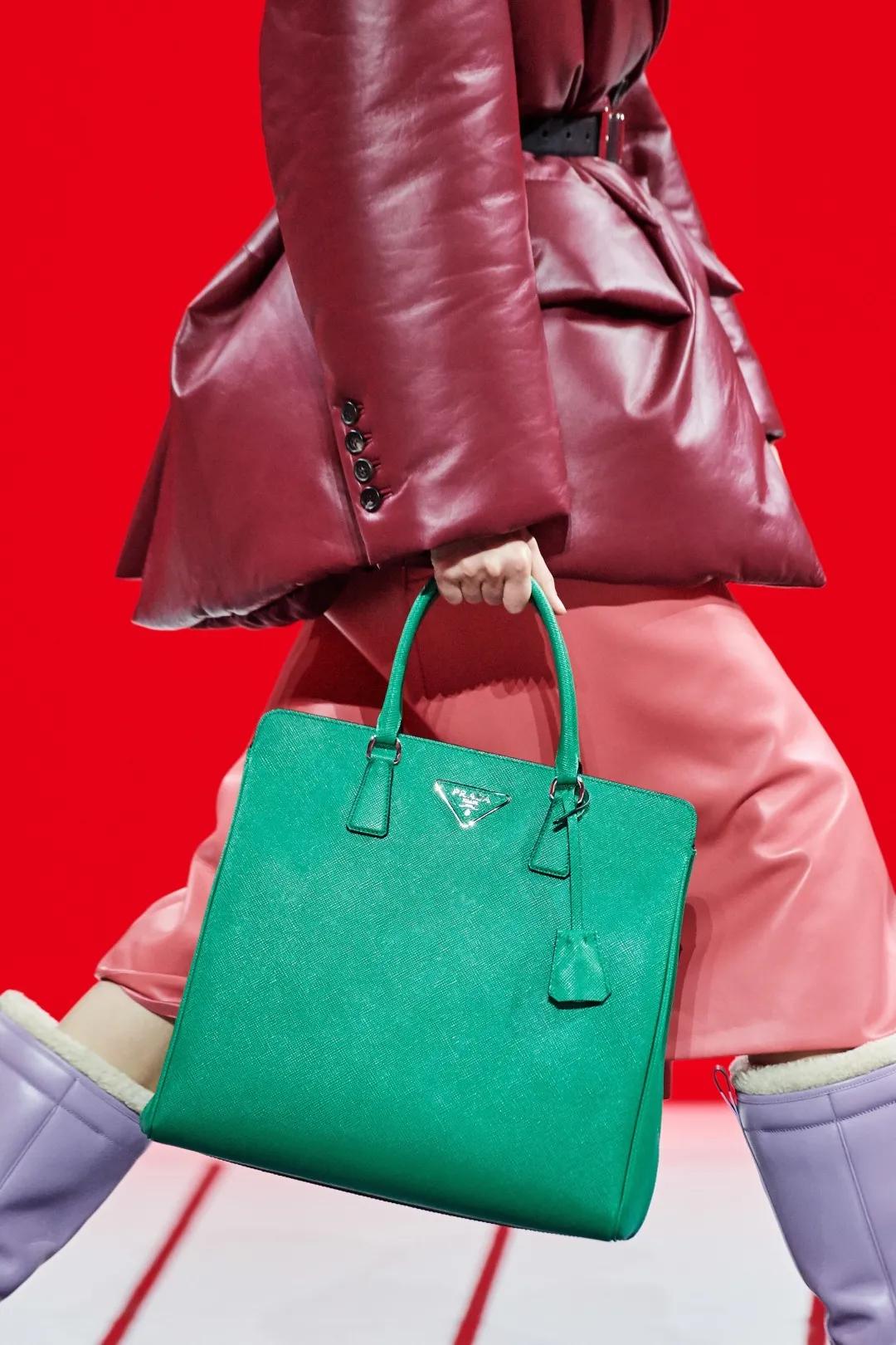 prada2019年最火的包,prada新包有保护膜吗
