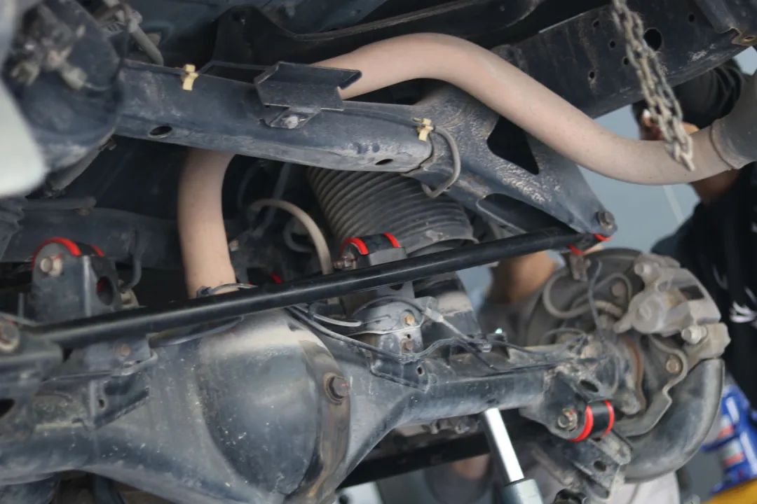 经典老车丰田lc90翻新复活,老款普拉多120翻新