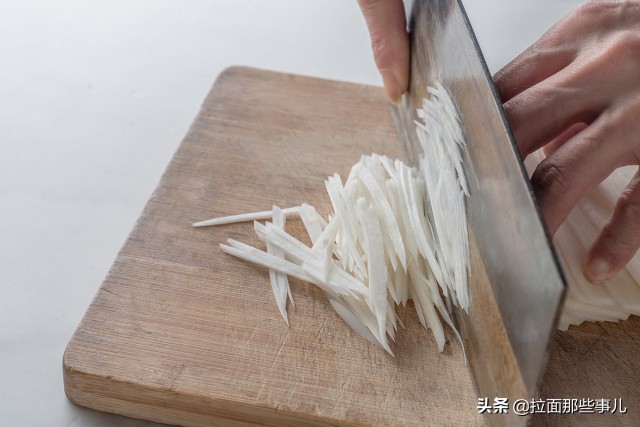 同样的菜板重的好还是轻的好,不同实木材质菜板的优缺点