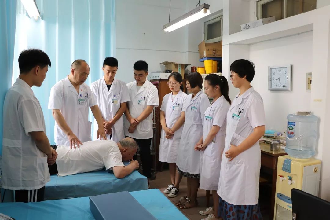 医德双馨的“康复医师”，转业军人张跃山为啥这么“牛”