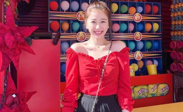 英国的女王年轻时的视频,英国女王服装从年轻穿到老年