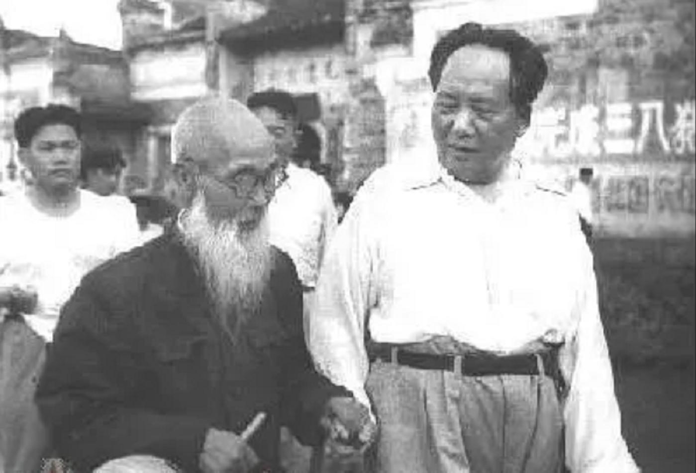 1929年敌人要挖毛主席祖坟，堂兄舍命保护，建国后主席如何报答？