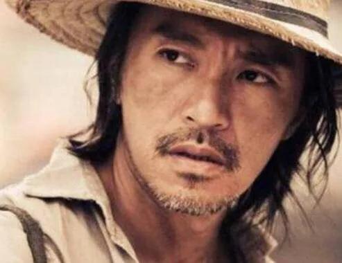 周星驰从跑龙套到星爷的传奇人生,周星驰从龙套起家完整版