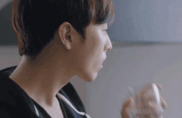 外国的月亮是不是比较大,谁说外国的月亮比国内的好