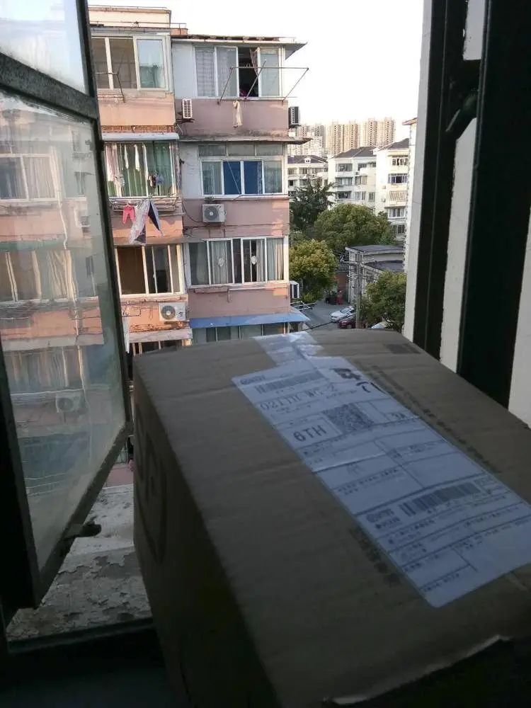 第一天去做顺丰快递员怎么样,顺丰快递员一般一个月工资多少