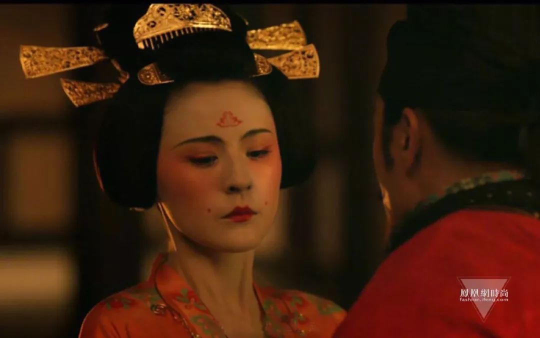 咬唇妆升级版蝴蝶唇带你穿越想去的年代