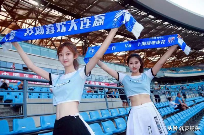 围巾墙足球,足球围巾展示墙