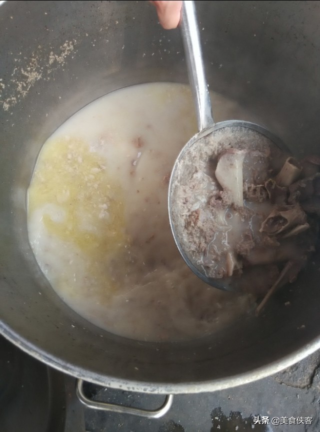 熟食卤菜卤水酱汁需不需要熬制高汤的问题以及熬制高汤的技巧探讨