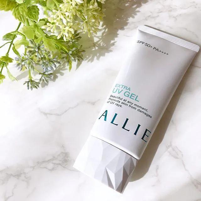 安耐晒防晒蓝色和白色,日本防晒黑科技